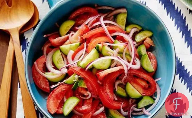 Salada de tomate, cebola e pepino