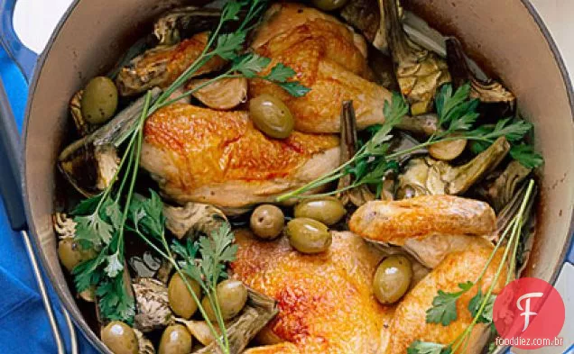 Metades de frango com alcachofras e alho