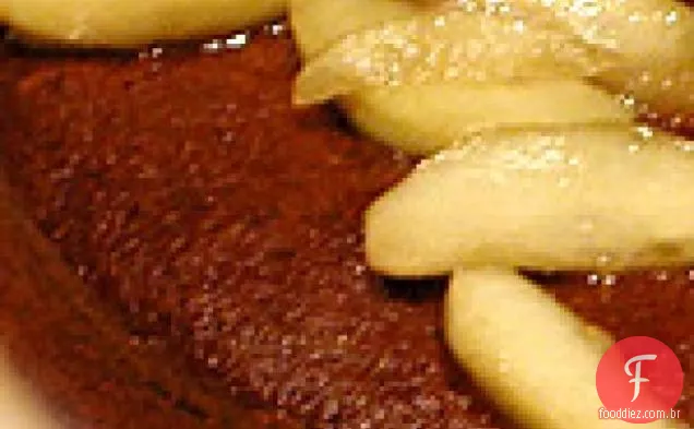Bolo de especiarias de gengibre com maçãs salteadas