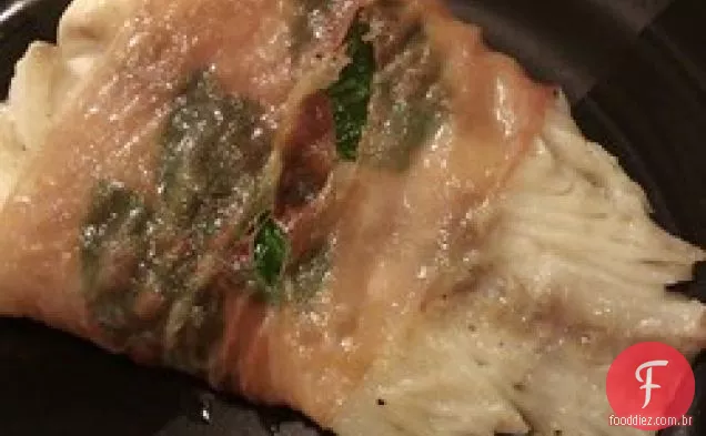 Alabote embrulhado em manjericão e Prosciutto