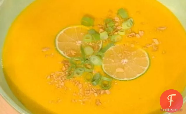 Sopa de cenoura e leite de coco com curry frio