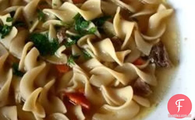 Sopa De Macarrão De Carne