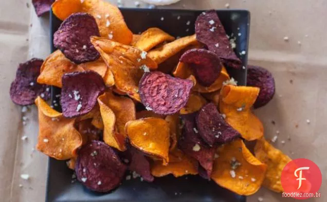 Batata doce e batatas fritas de beterraba com sal de alecrim alho