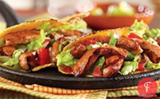 Tacos de mão de porco salteados com mel e especiarias