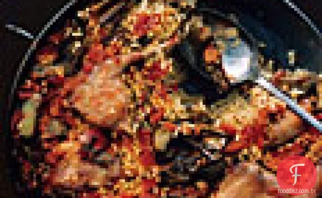 Paella com coelho e alcachofras