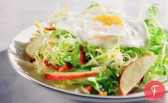 Salada Frisee com vinagrete Dijon