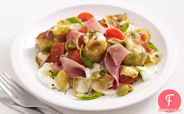 Salada Caprese com Prosciutto e alcachofras fritas