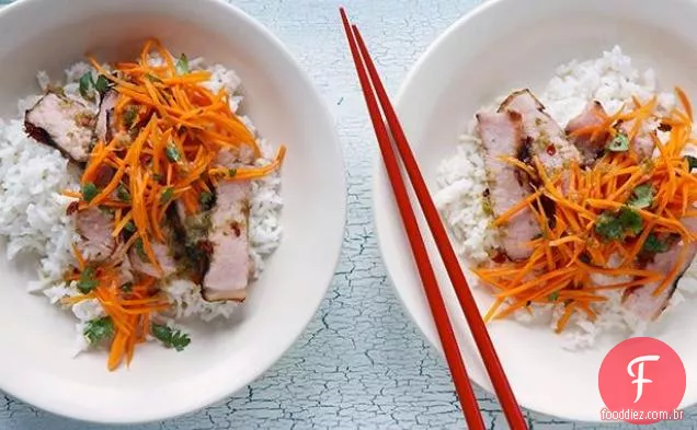 Tigelas De Arroz Com Costeleta De Porco Defumada Grelhada Vietnamita