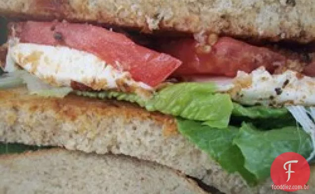 Mussarela defumada e Sanduíche De Pesto