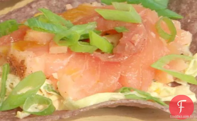 Tacos de salmão de milho azul Estilo San Diego com molho picante de laranja-Habanero