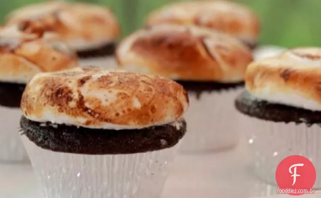 Cupcakes de Chocolate com Marshmallows Laranja queimados