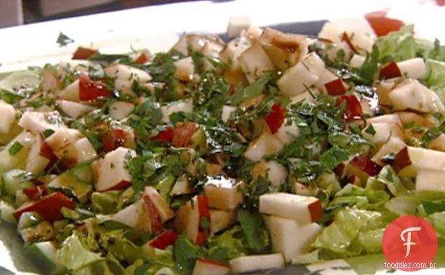 Salada de pepino de Pêra com queijo Romano balsâmico e raspado