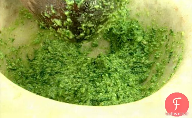 Pesto com manjericão e salsa