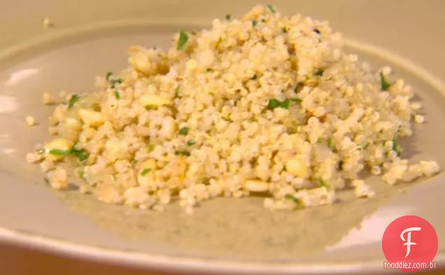 Quinoa Pilaf com pinhões