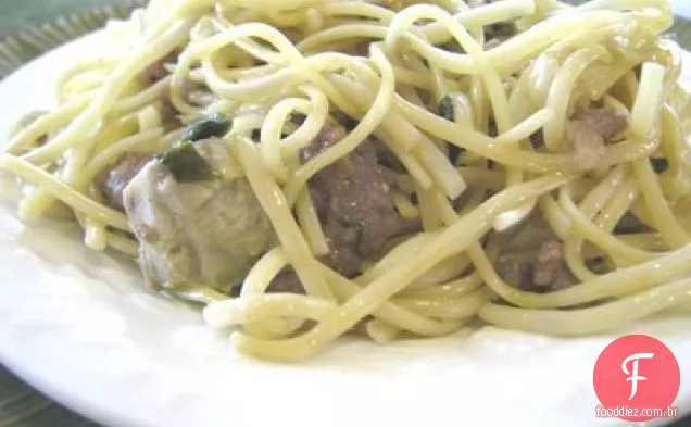 Alcachofra De Espinafre Fettucini Fini Com Salsicha