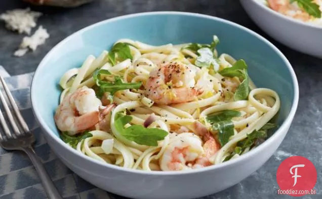 Linguine com camarão e óleo de limão