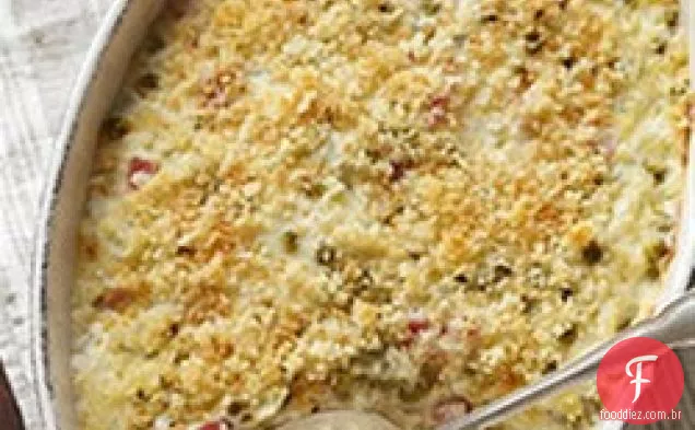Batatas recortadas com ervilhas e presunto