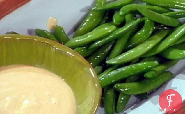 Açúcar Snaps com molho de wasabi-maionese
