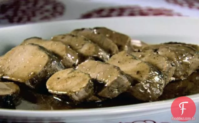 Lombo de porco com molho de ameixa