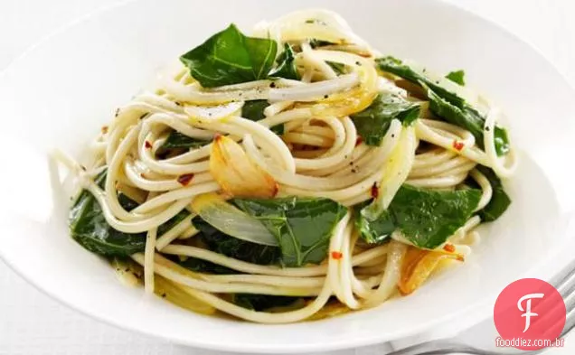 Espaguete de alho e verduras