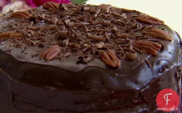 Bolo de Chocolate alemão com recheio de coco e noz-pecã