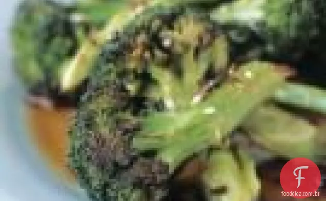 Brócolis Com Soja, Vinagre De Arroz E Sementes De Gergelim