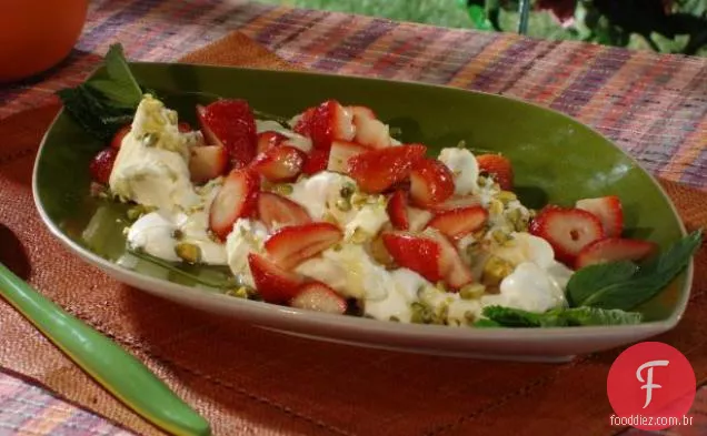 Morangos macerados Limoncello com Mascarpone e pistache