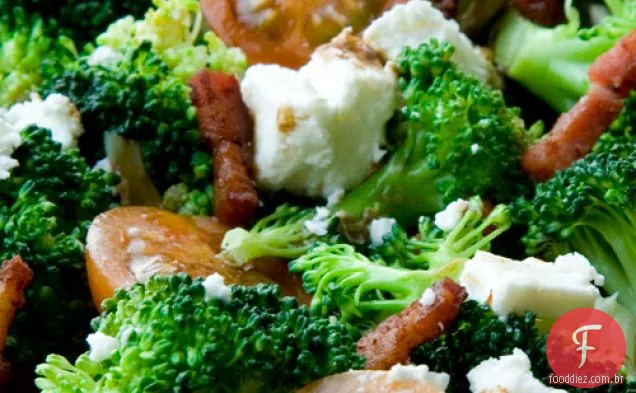 Feta De Brócolis E Salada De Tomate Cereja