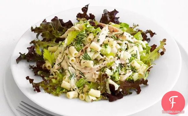 Salada cremosa de frango e macarrão