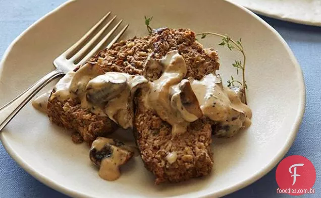 Bolo de carne sem carne com molho de cogumelos