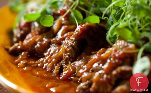 Ceia de peito com cogumelo-polenta sálvia