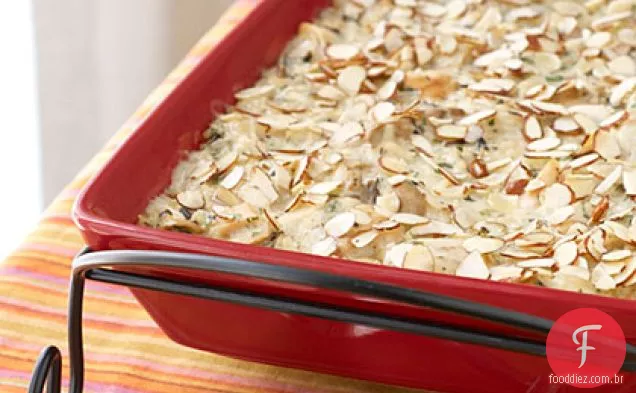 Caçarola de arroz de frango e selvagem