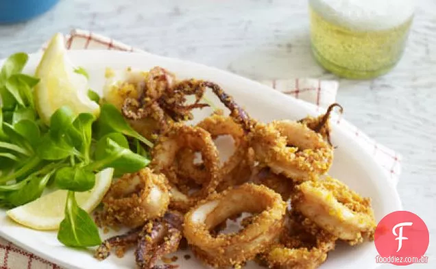 Tortilla-Chip-Crusted Calamari Com Molho De Chili-Iogurte
