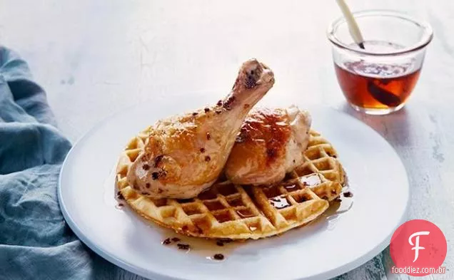 Frango assado com manteiga com waffles Grit