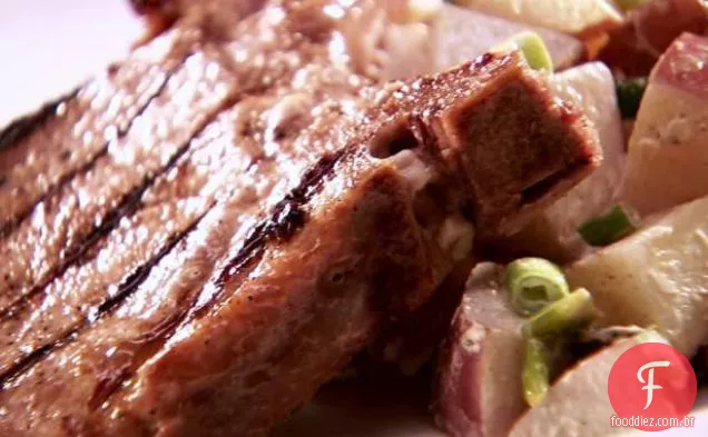 Costeletas De Porco Grelhadas Com Maçã