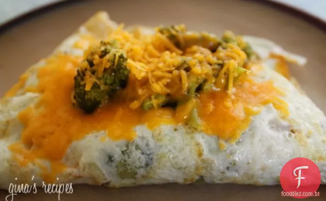 Omelete De Ovo Com Brócolis E Cheddar