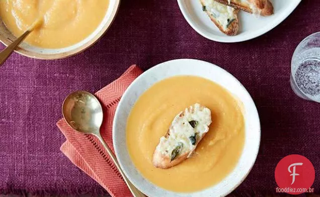 Sopa de abóbora com queijo Fontina Crostini