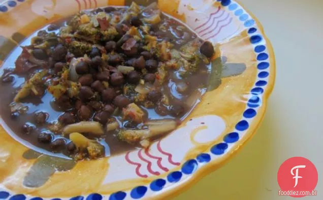 Sopa Preta De Grão De Bico E Brócolis