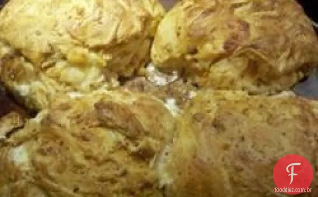 Pão Chipotle Cheddar em uma pedra de Pizza