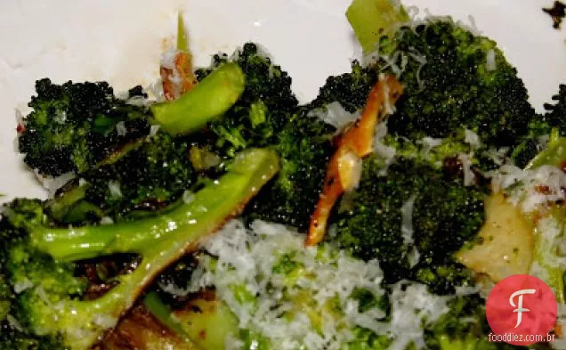 Brócolis Assado Com Alho E Parmesão Reggiano