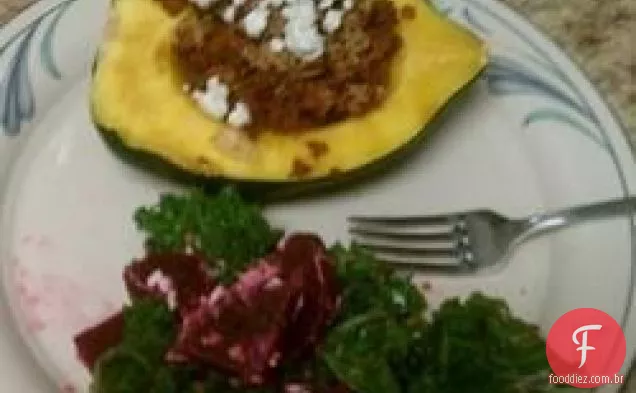 Abóbora de bolota com salsicha picante doce