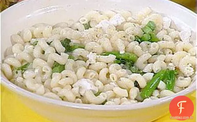 Salada de massa com ricota Salata e Broccolini