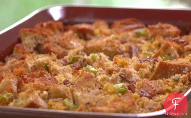 Molho de Pão de milho Country com nozes-pecãs