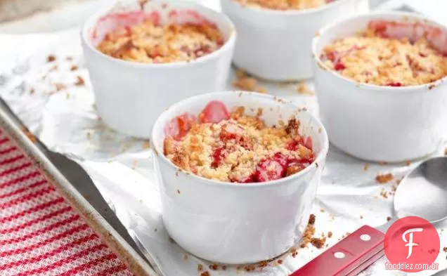 Ruibarbo De Morango Crumble