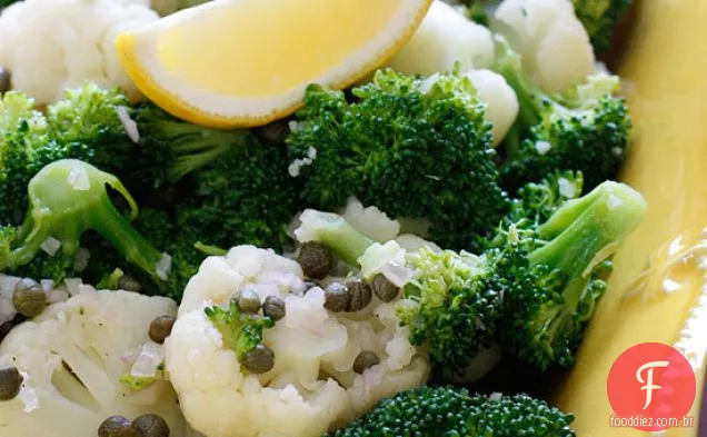 Salada De Brócolis E Couve-Flor Com Alcaparras Em Chalota Limão Vin