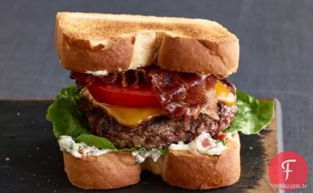 Hambúrgueres BLT com maionese de Bacon