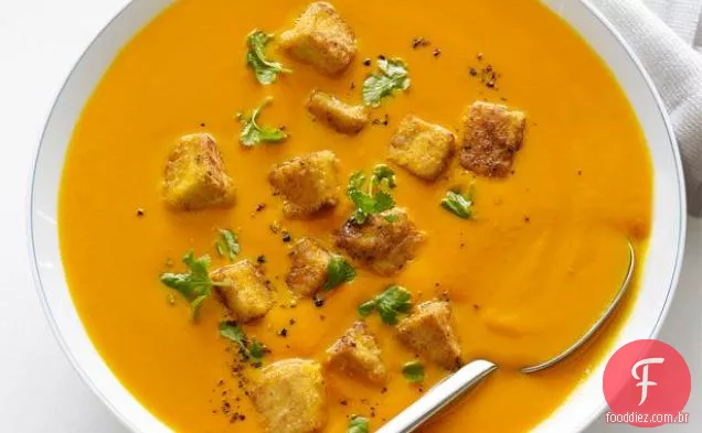 Sopa de cenoura e gengibre com Tofu