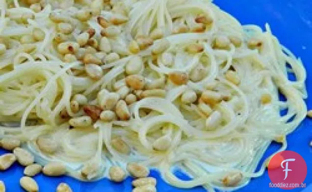 Massa de cabelo de anjo com Pignoli