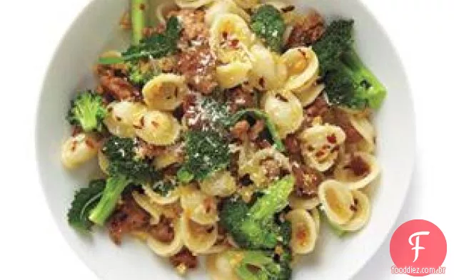 Macarrão Com Peru E Brócolis