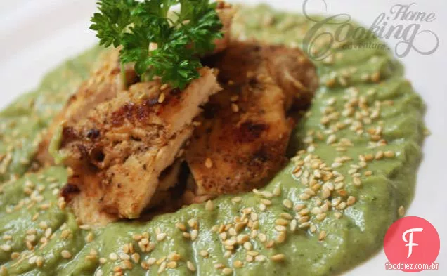 Purê De Brócolis Com Gergelim E Frango